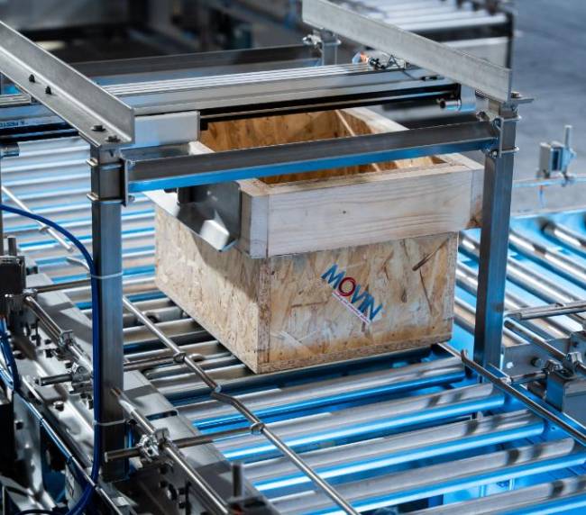 Powder-filled tote moving on a Movin roller conveyor built with solid, antistatic and dissipative motorized rollers suitable for ATEX environments