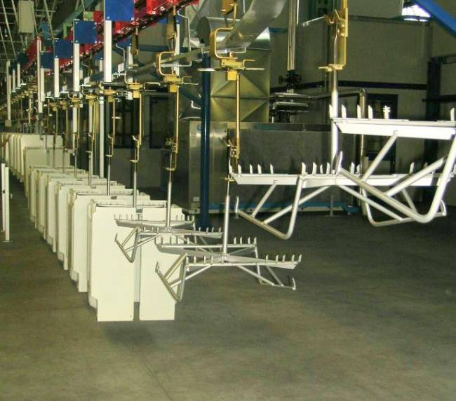 Movin overhead conveyor handling sheet metal parts from the home appliance sector through the painting process