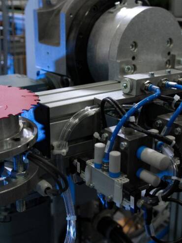 Movin axis system with vacuum gripper used to flip the circular blade during the painting and screen-printing process