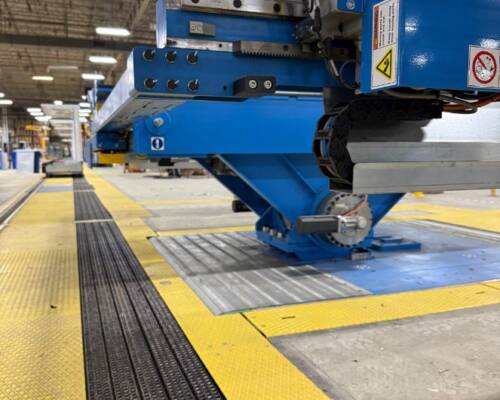Assembly line designed and built by Movin, with assembly stations and automated machines for commercial refrigeration cabinet production